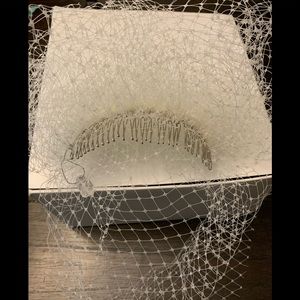 Short bird cage wedding veil - NWT